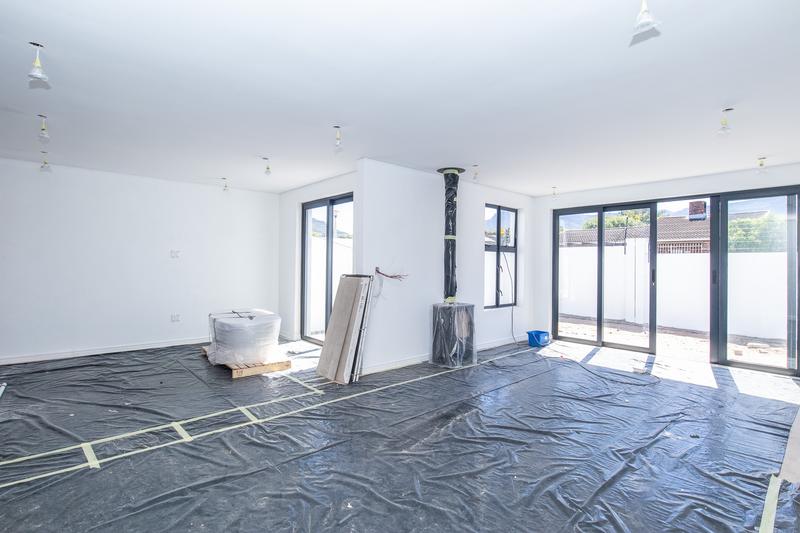 To Let 4 Bedroom Property for Rent in Meadowridge Western Cape